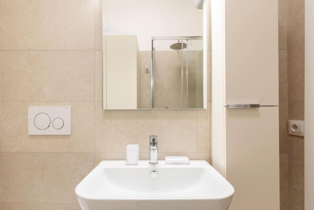 Elegante Bilocale San Calocero Apartment Milan